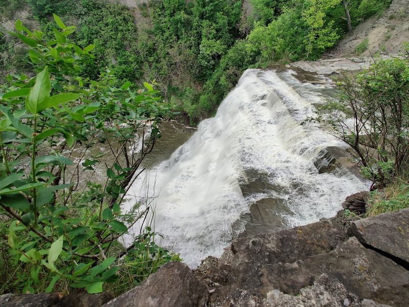 The Geology Behind The Waterfall And Why The Cliff Looks The Way It Does