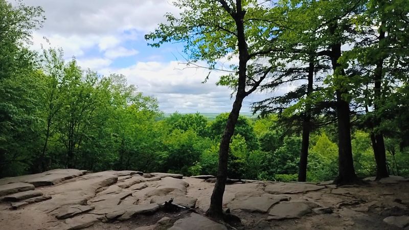 A Short Hike That Feels Far More Dramatic Than Its Distance Suggests