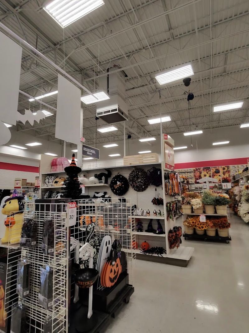 Seasonal Decor That Changes With Every Visit