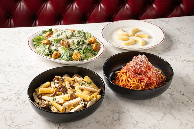 Maggiano's Little Italy, Wauwatosa