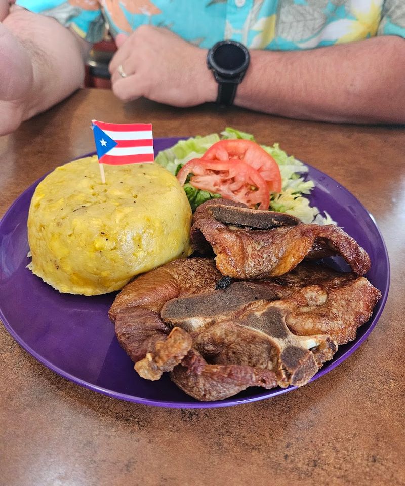 Shalom Puerto Rican Restaurant (Milwaukee)