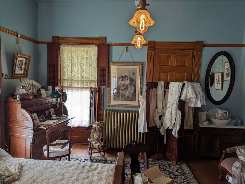 Located In A Quiet Appleton Neighborhood Many Drivers Overlook