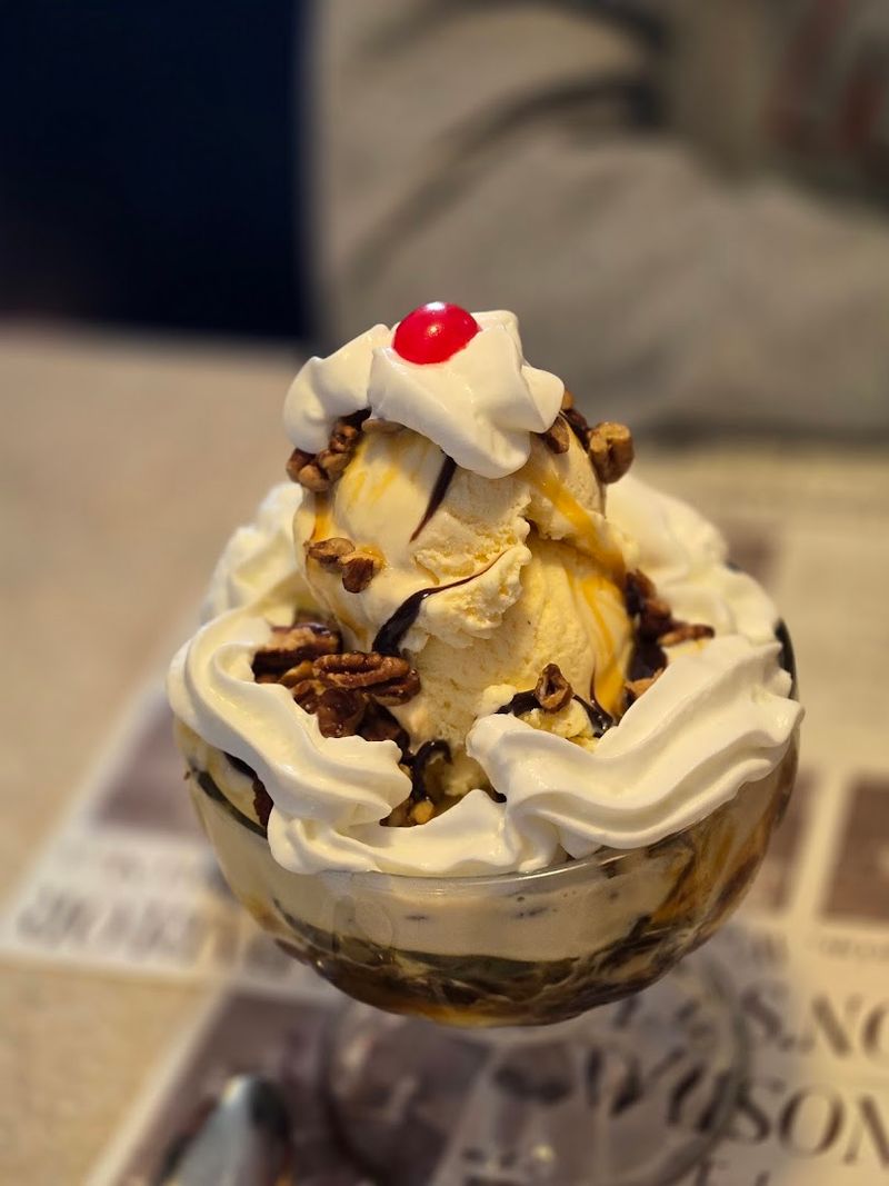 Classic Sundaes Made The Old-Fashioned Way