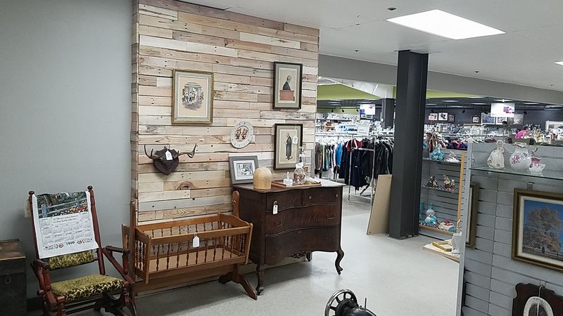 A Place Where Vintage And Retro Pieces Occasionally Appear