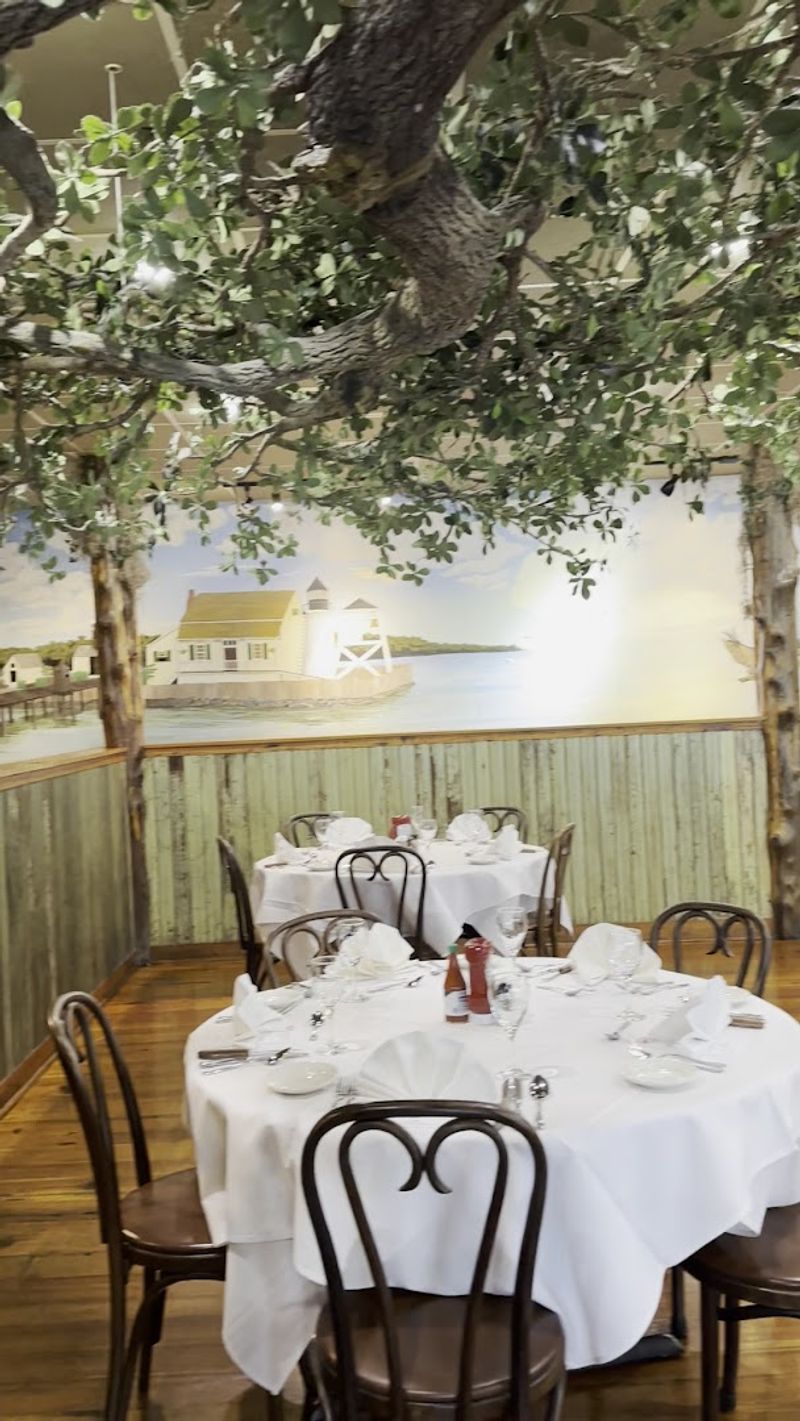 A Historic Room Built For Long Meals - Middendorf's Manchac