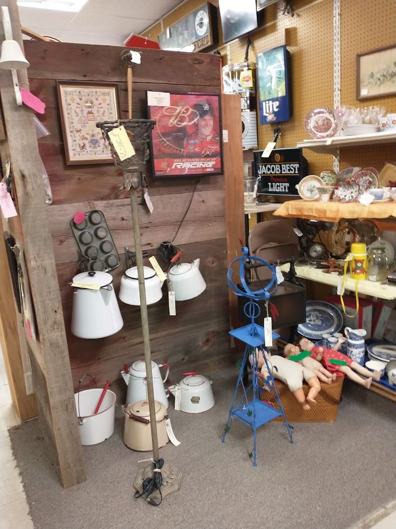 Hundreds Of Dealers Filling The Space With Unique Finds