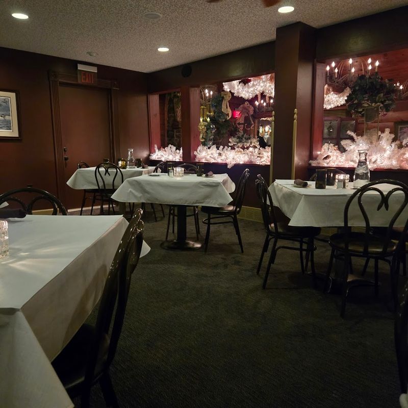 A Classic Wisconsin Supper Club Atmosphere