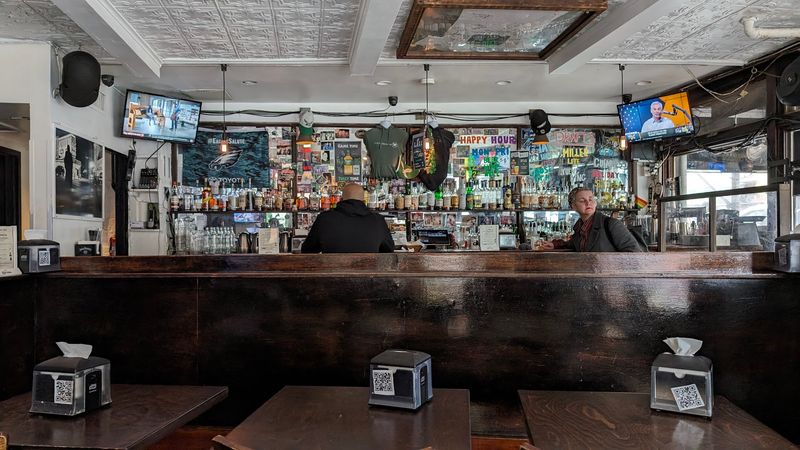 The Atmosphere That Keeps Regulars Coming Back