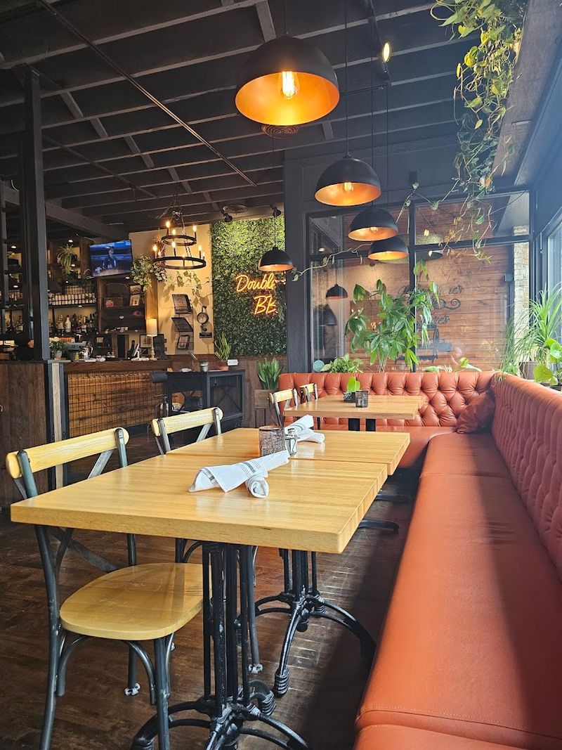 A Relaxed Wisconsin Dining Room That Feels Instantly Welcoming