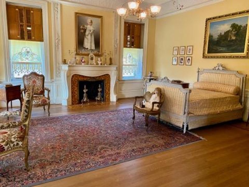 Why Visitors Keep Calling It One Of Wisconsin's Most Impressive Mansions