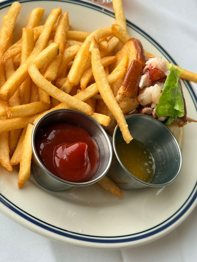 The Lobster Roll That Steals The Spotlight