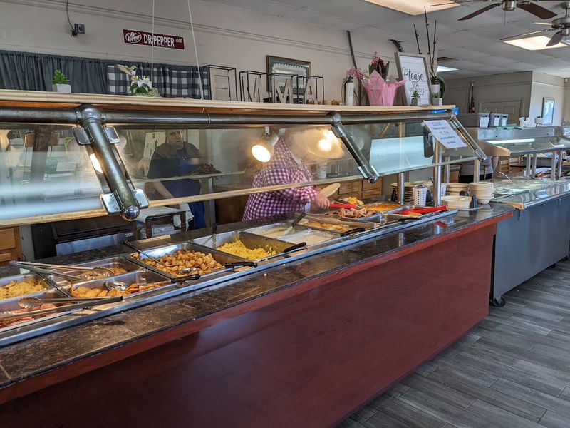 The Buffet That Feels Like Sunday Dinner At Home