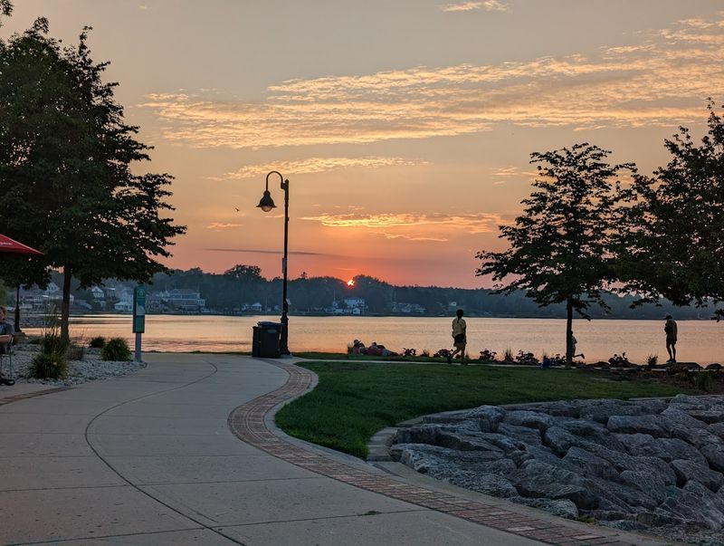 Sunset Views That Turn Dinner Into A Scenic Experience