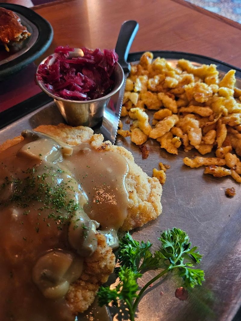 A Friday Fish Fry That Draws Loyal Local Crowds