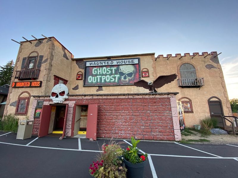 A Bizarre Roadside Attraction That Horror Fans Instantly Recognize