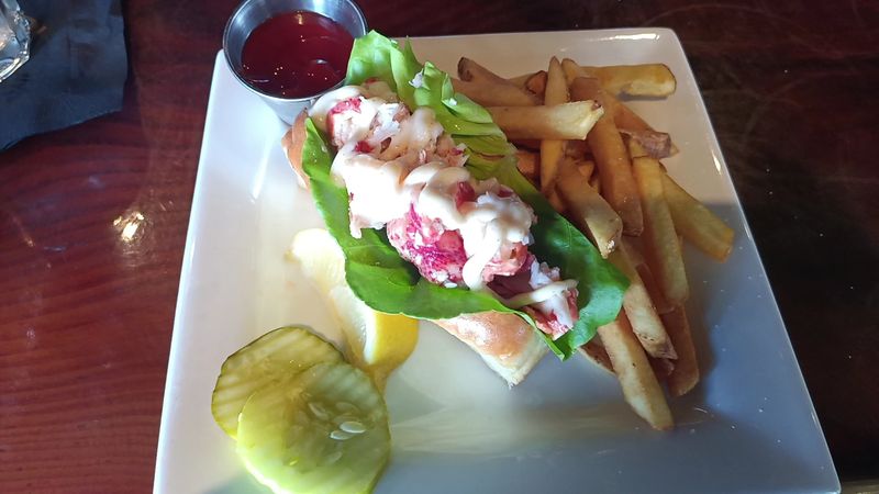 Dining Options With Waterfront Ambiance