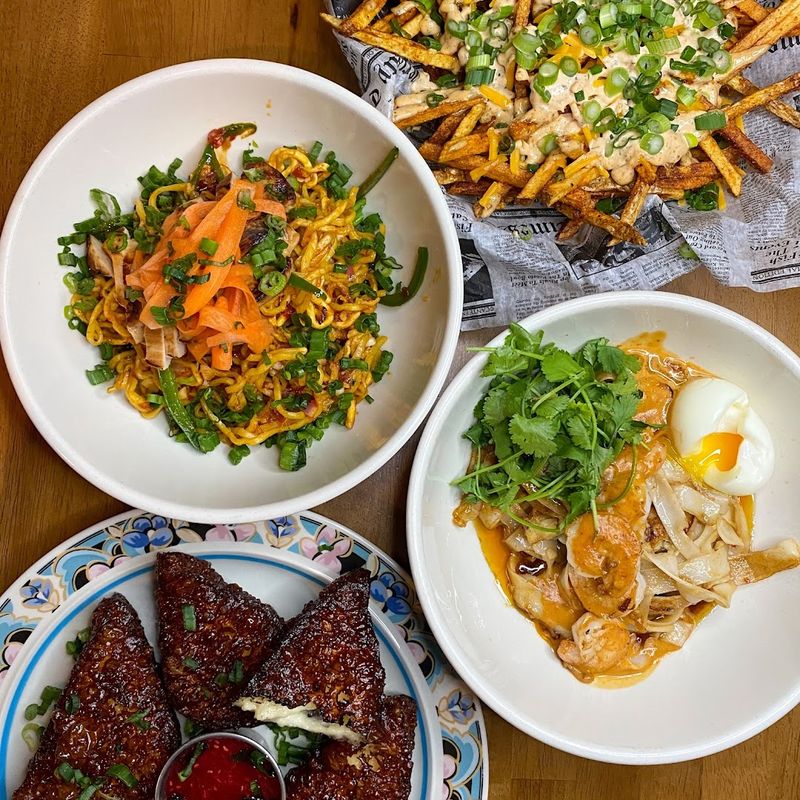 Creative Plates That Blend Comfort Food With Modern Flair