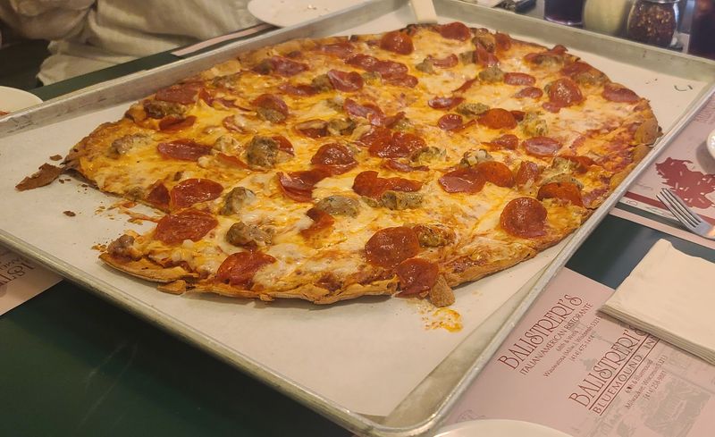 The Thin-Crust Pizza That Keeps People Coming Back