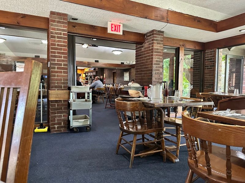 How Ambiance Influences Dining Satisfaction