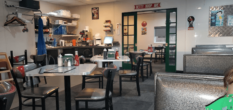 Why Stella's Keeps Pulling People Back