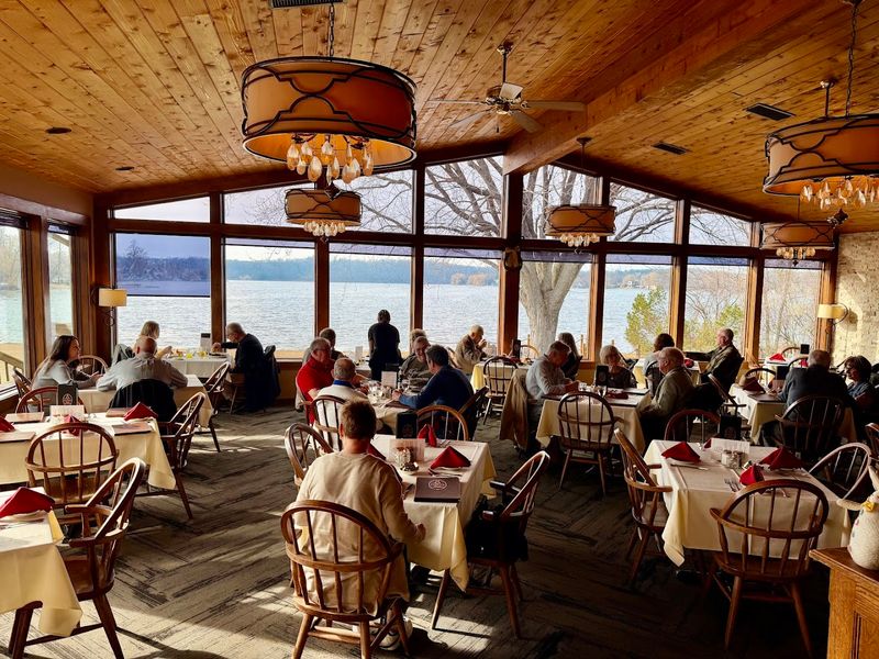 The Copper Dock (Hubertus)