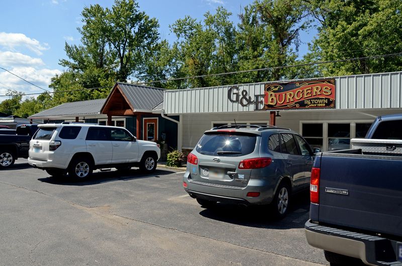 G&E Burgers, A Williamsburg Drive-In That Refused To Disappear
