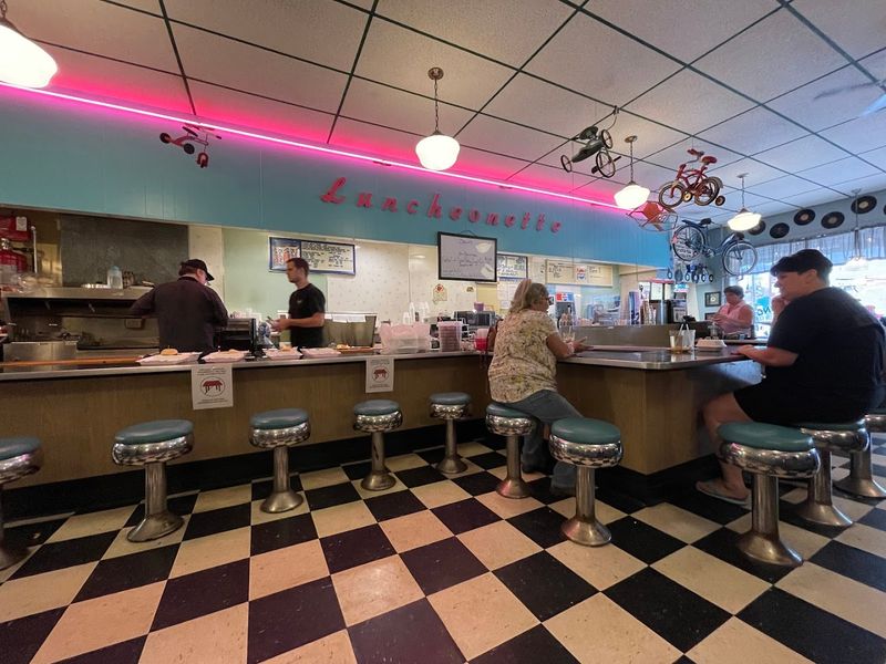 The Retro Decor That Makes Every Visit Feel Like A Special Occasion