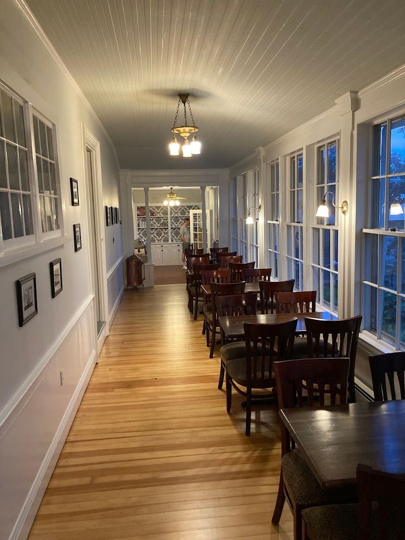 Homeport Inn And Tavern