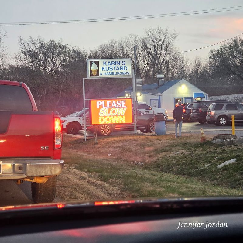Karin's Kustard & Hamburgers, Smyrna