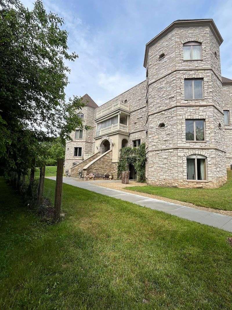 Wisteria Castle (Watertown)