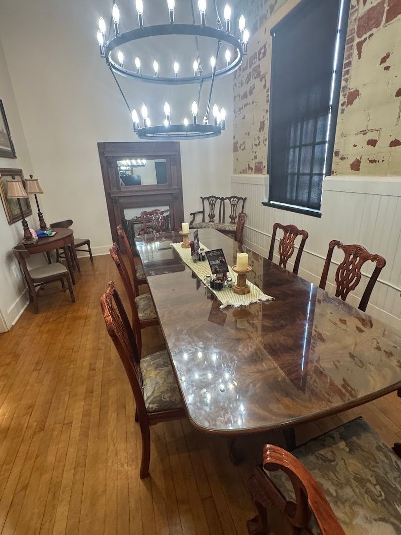 A Spot That Handles Groups With Ease