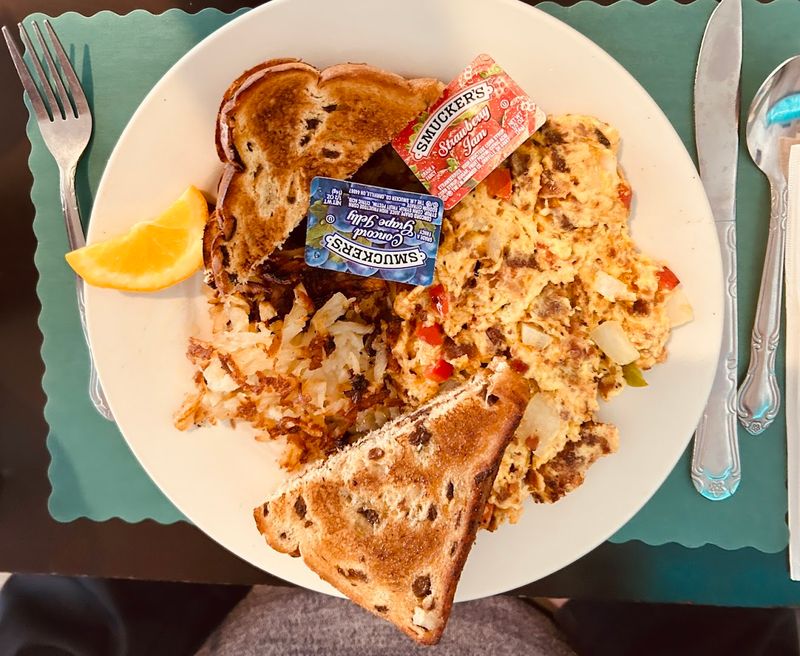 Generous Breakfast Plates That Keep Regulars Coming Back