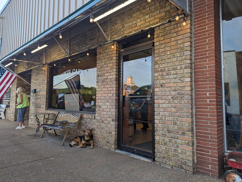 Dixie Café, Byrdstown