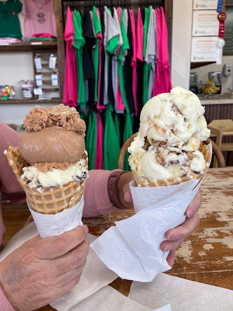 Generous Scoops That Match The Setting