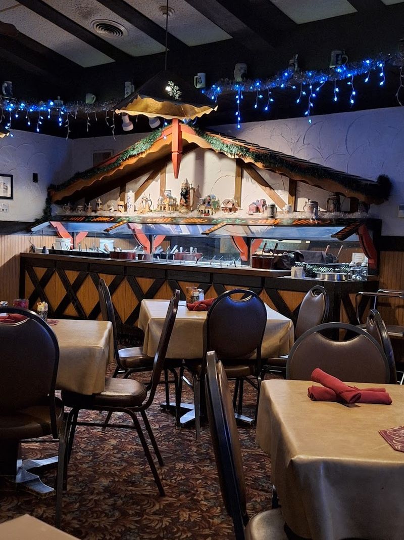 A Cozy Dining Room Made For Long, Relaxed Meals