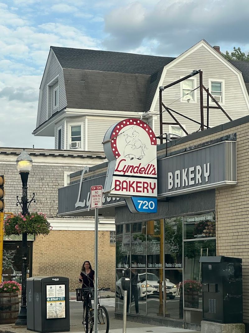 Lyndell's Bakery, Somerville