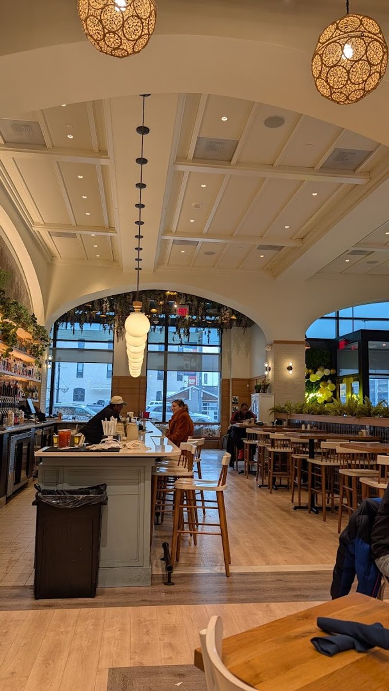 The Atmosphere Inside Tupelo Honey Is Hard To Beat
