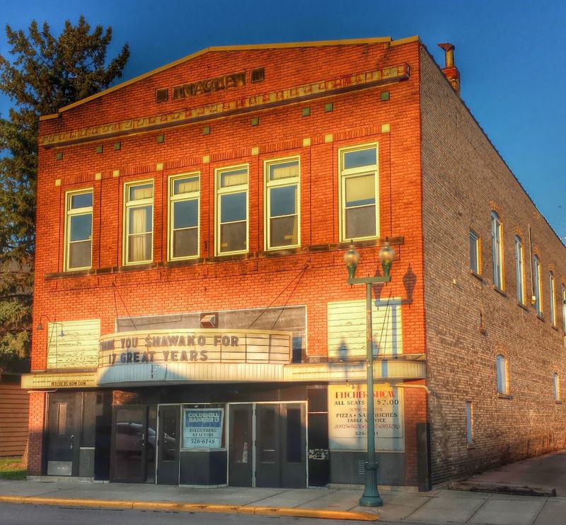 Retirees Can Enjoy Dining And Entertainment Without Overspending