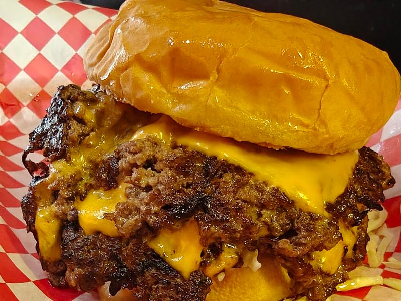 The OG Burger That Keeps Regulars Coming Back