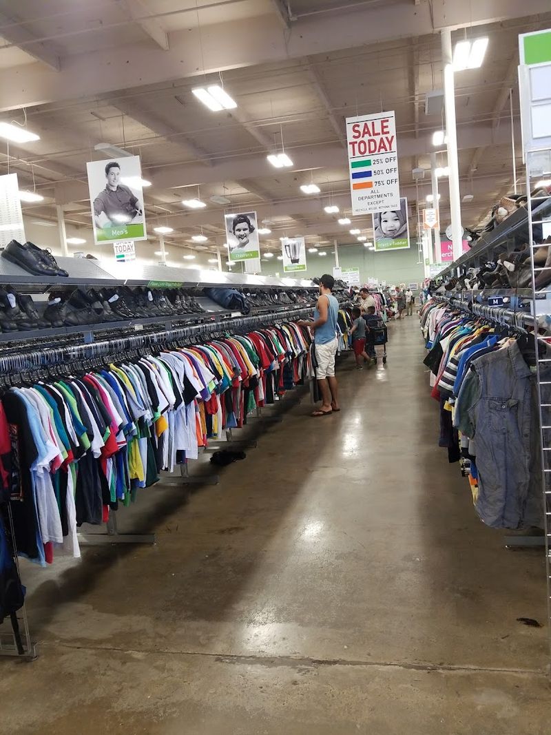 The Color-Tag Discount System Is A Thrifter's Secret Advantage