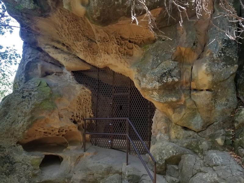 Geological Features Of Sea Caves