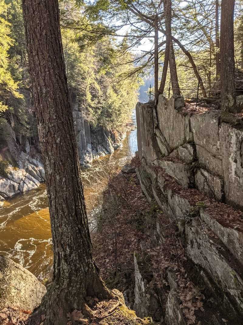 Chesterfield Gorge Reservation, Chesterfield