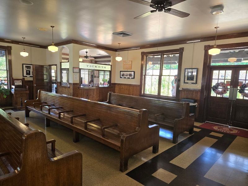 The Tea Room, Deli, And On-Site Dining Options