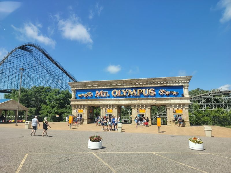 Its Location In Wisconsin Dells Places It In The Heart Of A Famous Tourist Area