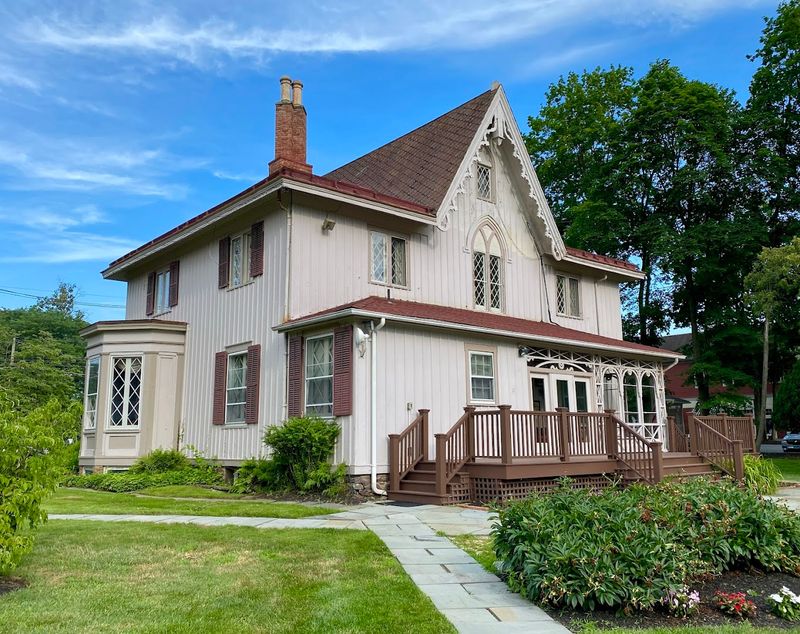 Boutique Shopping That Rewards The Curious Wanderer