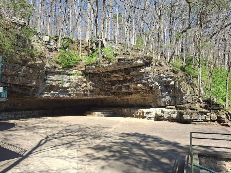 Dunbar Cave State Park, Clarksville