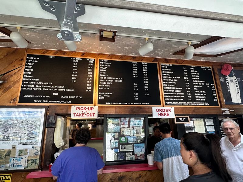 A Counter-Service Setup That Keeps Things Refreshingly Simple