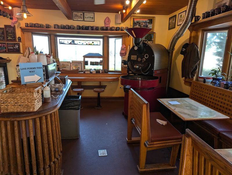 A Quirky, Cozy Interior Worth Sitting In