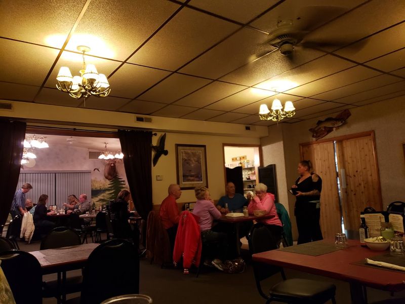 A Cozy Dining Room That Feels Warm And Familiar