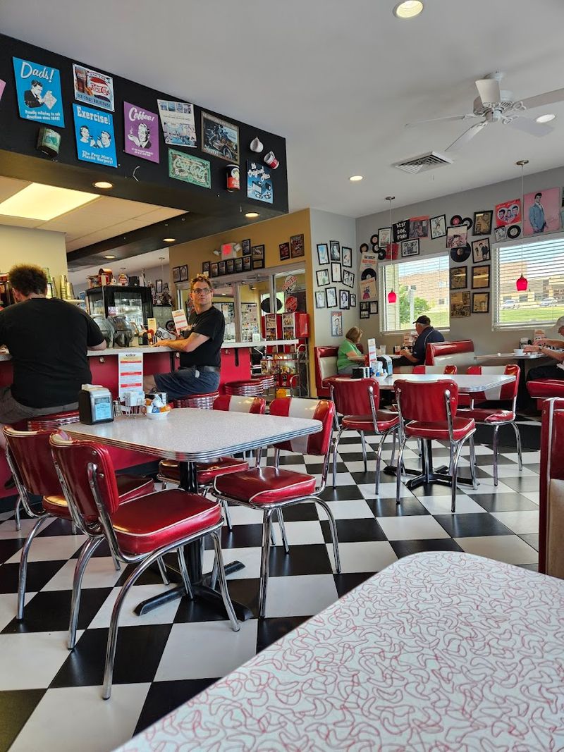 A Relaxed, No-Frills Atmosphere That Feels Instantly Familiar